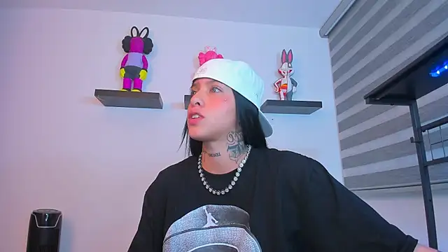 Gangster Girl online show from 10-21-25, 07:19