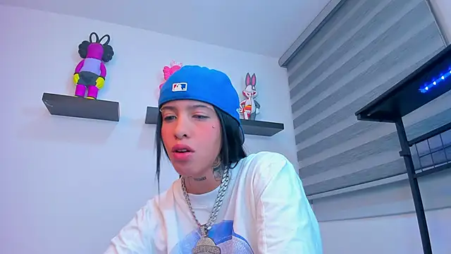 Gangster Girl online show from 10-28-25, 01:17