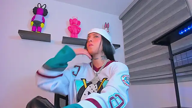 Gangster Girl online show from 10-29-25, 04:11