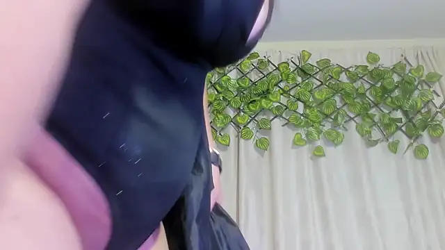 Snapshot of Rachel_Dubois chatting on 10-31-25, 01:02 Rachel Dubois online show from 10-31-25, 01:02