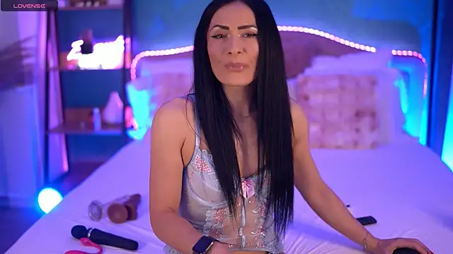 Snapshot of RaisaVawn chatting on 05-23-26, 06:23 RaisaVawn online show from 05-23-26, 06:23