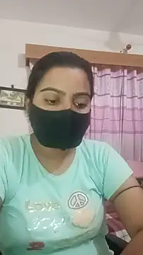 Snapshot of Amisha-2 chatting on 06-05-26, 12:33 Amisha-2 online show from 06-05-26, 12:33