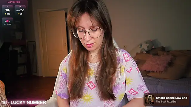 Snapshot of ms_allison_w chatting on 05-17-26, 04:51 ms allison w online show from 05-17-26, 04:51
