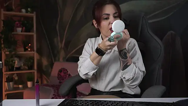 Lana  May online show from 10-19-25, 06:05