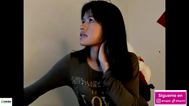 meganthompsonn22 online show from 11-30-25, 08:20