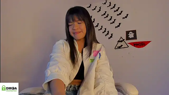 meganthompsonn22 online show from 10-28-25, 07:29