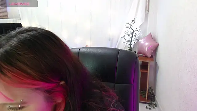 mixie cute online show from 12-18-24, 12:32