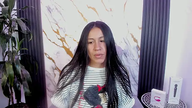 Snapshot of EmiGomez_ chatting on 05-27-26, 01:40 EmiGomez online show from 05-27-26, 01:40