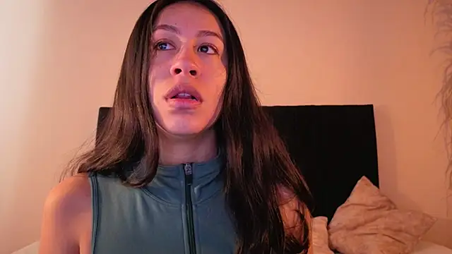 EmiGomez  online show from 11-08-25, 01:36