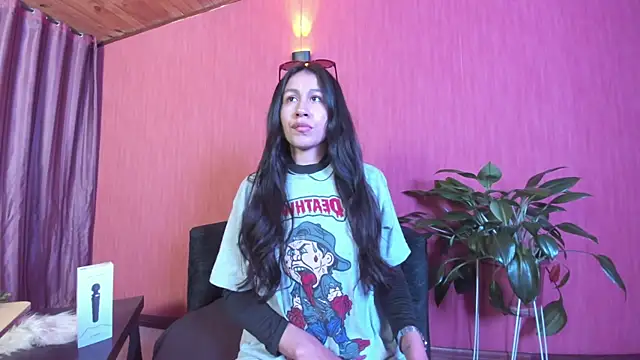 EmiGomez  online show from 07-18-26, 11:46
