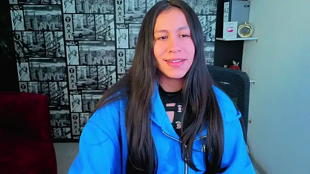 Snapshot of EmiGomez_ chatting on 06-07-26, 03:45 EmiGomez online show from 06-07-26, 03:45