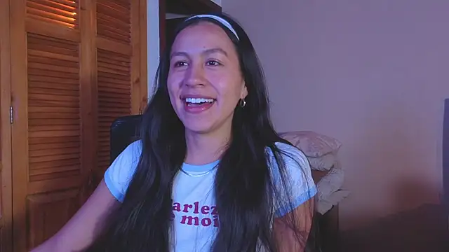 EmiGomez  online show from 07-18-26, 12:52