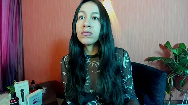 Snapshot of EmiGomez_ chatting on 05-11-26, 04:04 EmiGomez online show from 05-11-26, 04:04