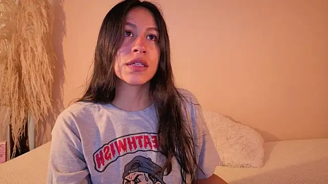 EmiGomez  online show from 12-01-25, 11:44