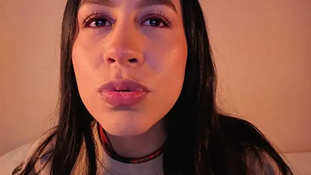 EmiGomez  online show from 11-12-25, 01:59