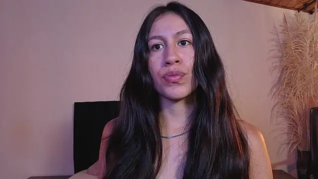 Snapshot of EmiGomez_ chatting on 04-30-26, 02:02 EmiGomez online show from 04-30-26, 02:02