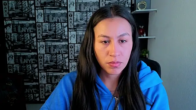 EmiGomez  online show from 07-06-26, 02:51