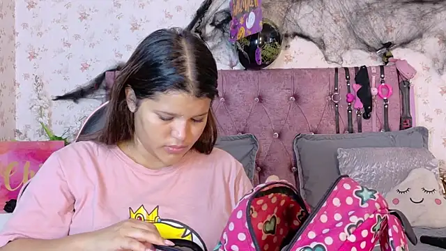 AvrillThomas online show from 10-25-25, 01:23