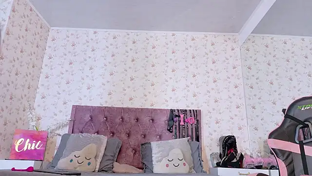 AvrillThomas online show from 09-27-25, 02:45