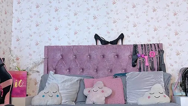 AvrillThomas online show from 10-06-25, 03:57