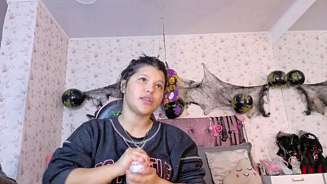 AvrillThomas online show from 10-23-25, 03:32