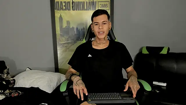 Snapshot of jamesinked_ chatting on 03-12-25, 08:09 jamesinked  online show from 03-12-25, 08:09