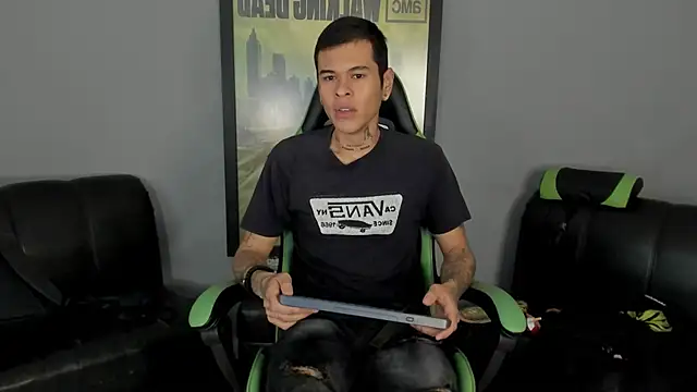 Snapshot of jamesinked_ chatting on 02-09-25, 06:37 jamesinked  online show from 02-09-25, 06:37