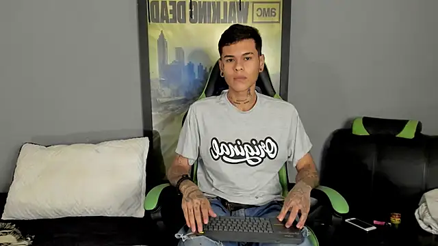 Snapshot of jamesinked_ chatting on 03-21-25, 07:24 jamesinked  online show from 03-21-25, 07:24
