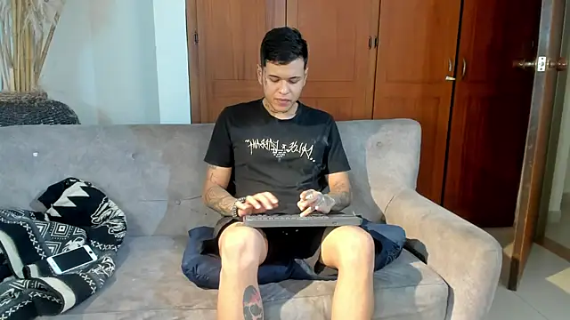 Snapshot of jamesinked_ chatting on 10-13-25, 07:37 jamesinked  online show from 10-13-25, 07:37