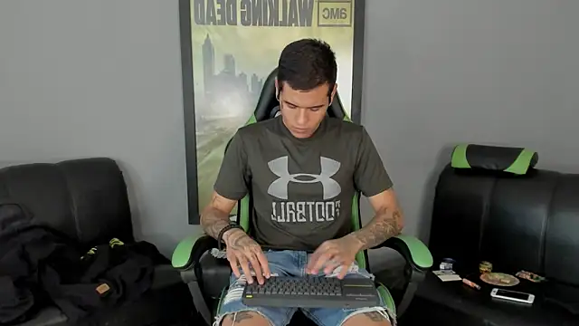 Snapshot of jamesinked_ chatting on 02-12-25, 06:51 jamesinked  online show from 02-12-25, 06:51