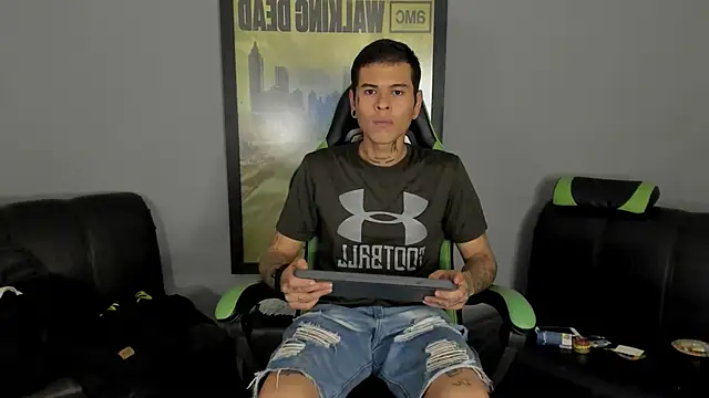 Snapshot of jamesinked_ chatting on 02-12-25, 10:26 jamesinked  online show from 02-12-25, 10:26