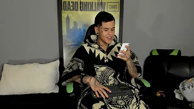 Snapshot of jamesinked_ chatting on 03-19-25, 12:48 jamesinked  online show from 03-19-25, 12:48