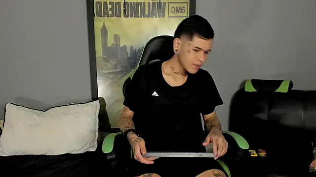 Snapshot of jamesinked_ chatting on 03-13-25, 08:22 jamesinked  online show from 03-13-25, 08:22