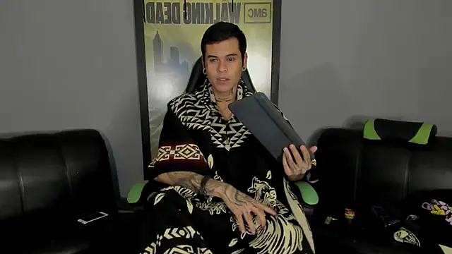 Snapshot of jamesinked_ chatting on 03-09-25, 07:12 jamesinked  online show from 03-09-25, 07:12