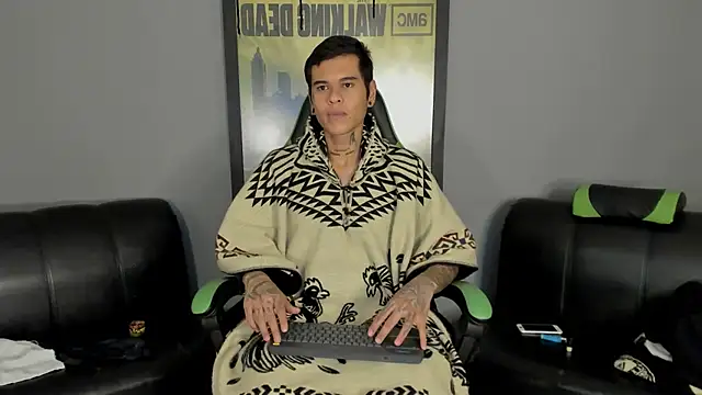 Snapshot of jamesinked_ chatting on 03-10-25, 05:18 jamesinked  online show from 03-10-25, 05:18