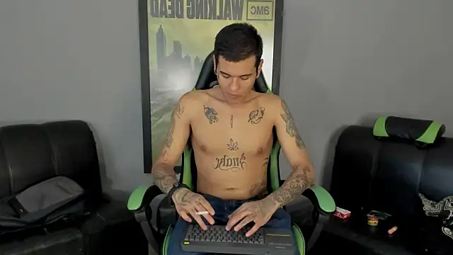 Snapshot of jamesinked_ chatting on 02-07-25, 05:18 jamesinked  online show from 02-07-25, 05:18