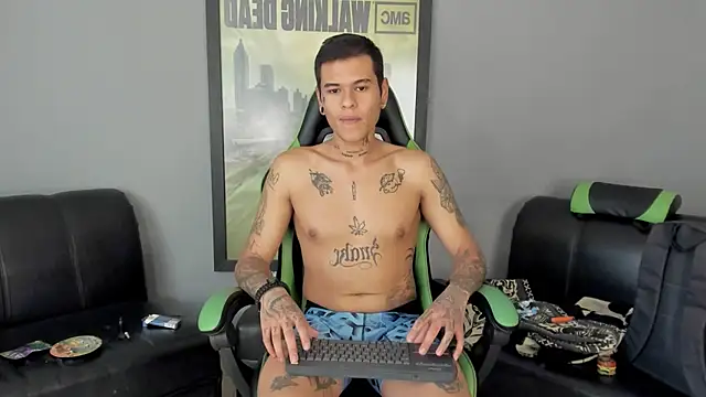 Snapshot of jamesinked_ chatting on 02-06-25, 08:13 jamesinked  online show from 02-06-25, 08:13