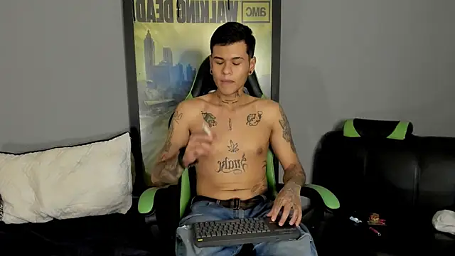 Snapshot of jamesinked_ chatting on 03-22-25, 01:32 jamesinked  online show from 03-22-25, 01:32