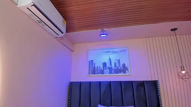 Snapshot of viiolett_lee chatting on 09-23-25, 09:00 viiolett lee online show from 09-23-25, 09:00