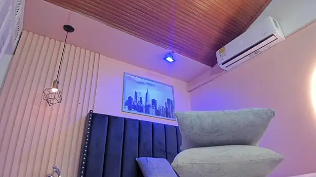 viiolett lee online show from 04-17-26, 08:44