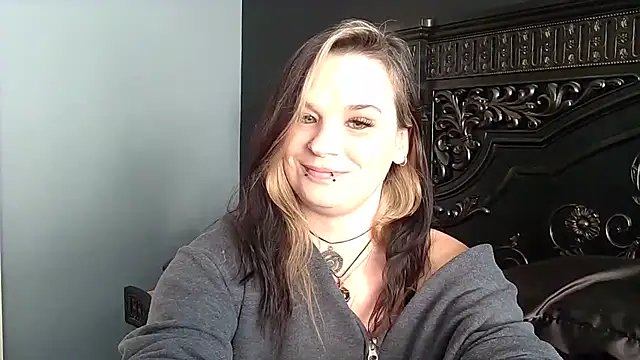 Snapshot of CherryWilde chatting on 01-06-26, 04:44 CherryWilde online show from 01-06-26, 04:44