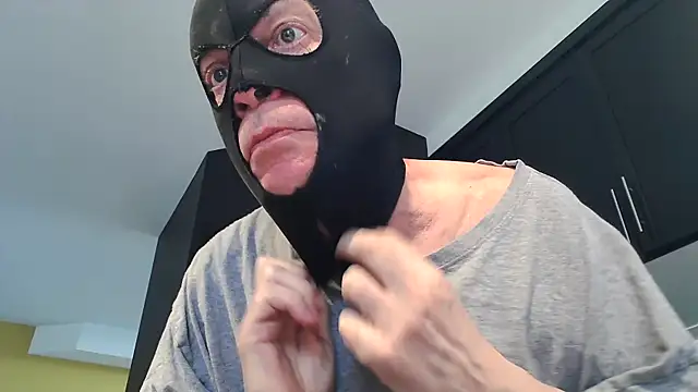 Snapshot of Toy-Daddy chatting on 05-04-26, 10:45 Toy-Daddy online show from 05-04-26, 10:45