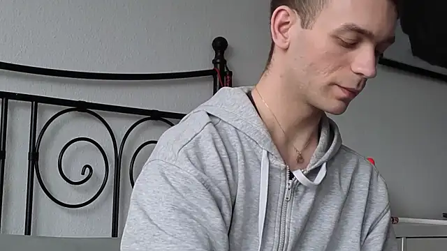 Snapshot of nickdtr chatting on 02-18-26, 01:18 nickdtr online show from 02-18-26, 01:18