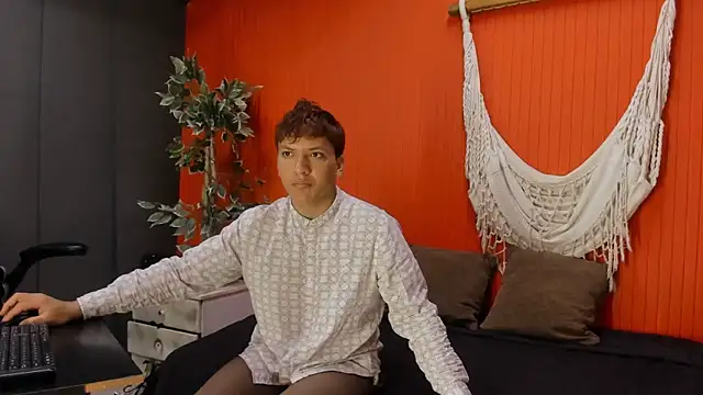 aslyhernandez 7 online show from 04-15-26, 09:48