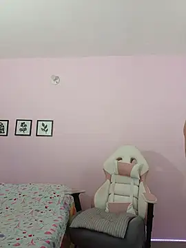 Snapshot of sophie_pazz chatting on 05-21-26, 10:07 sophie pazz online show from 05-21-26, 10:07