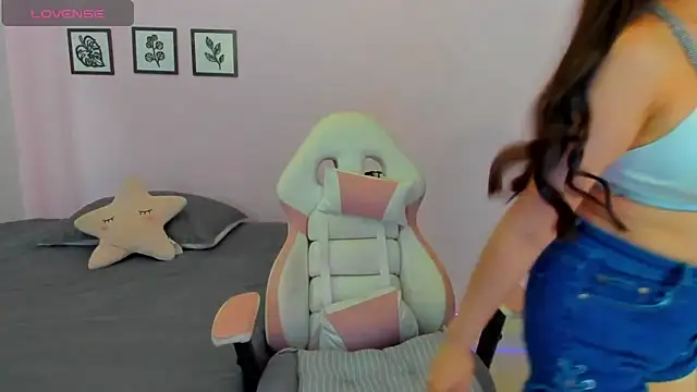 Snapshot of sophie_pazz chatting on 04-19-26, 05:03 sophie pazz online show from 04-19-26, 05:03