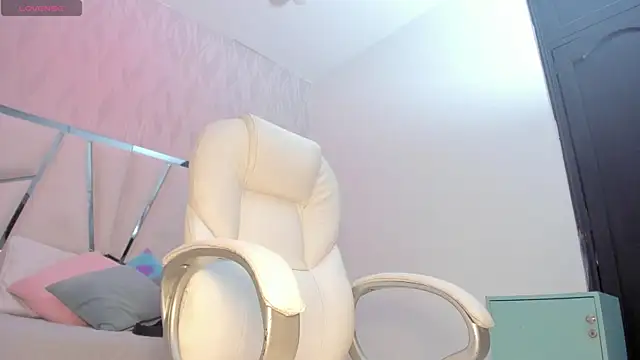 Snapshot of Victoriaa_millers chatting on 07-17-26, 07:11 Victoriaa millers online show from 07-17-26, 07:11