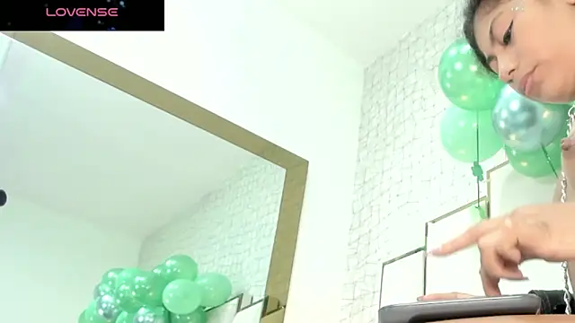 Snapshot of Victoriaa_millers chatting on 03-20-25, 07:14 Victoriaa millers online show from 03-20-25, 07:14