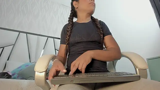 Victoriaa millers online show from 03-13-26, 07:08