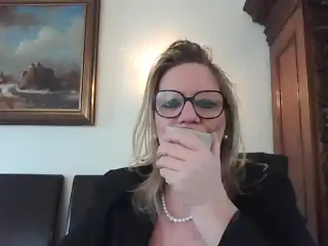 Silkesquirt online show from 12-20-24, 11:21